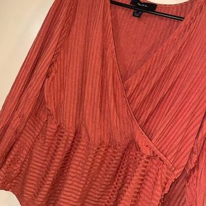 Forever 21 PLUS - lowcut, quarter sleeve top! Perfect for a night out, brunch,